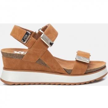 Sandalia de Cuña 142619 Camel Xti con Cierre Adherente y Altura de Cuña de 7cm