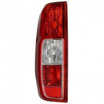 Luz trasera TYC 11-11626-21-2 Izquierda con características de piloto trasero, diseño específico para el lado izquierdo del vehículo, compatible con modelos de automóviles que requieren esta referencia