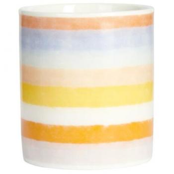 Taza de café de cerámica con diseño de rayas en tonos neutros