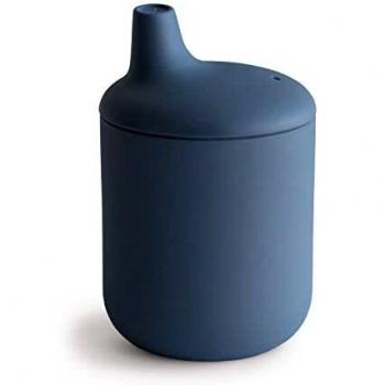 Taza de Aprendizaje en Silicona Mushie Azul Oscuro +6M