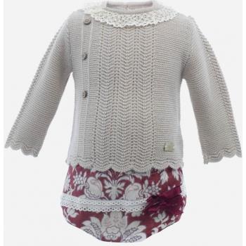 Conjunto de bebé niña en gris con botones