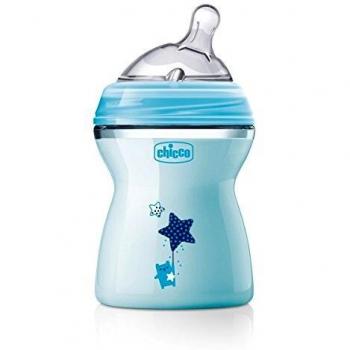 Chicco NaturalFeeling Biberón Anticólicos 2+ Meses, 250 ml, con Tetina Inclinada de Silicona Suave y Doble Válvula Anti Cólicos, Alimentación Natural y Lactancia Mixta - Azul