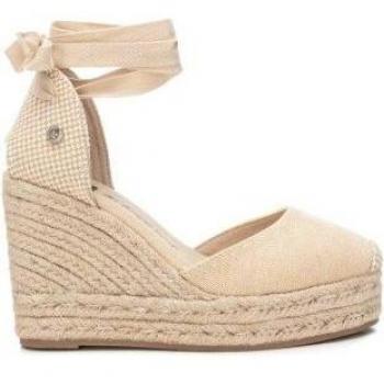 Sandalias de cuña Xti 142381 beige con cierre de cintas y altura de 9cm