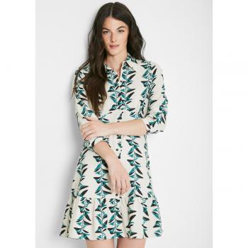 Vestido corto camisero estampado con volante en bajo, botones en parte frontal, manga francesa y cuello solapa