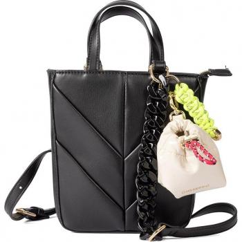 Bolso de hombro negro ajustado con asa de cadena