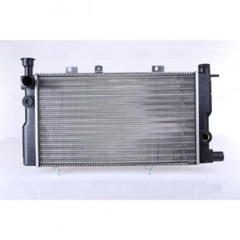 Radiador Nissens 63425 para refrigeración del motor, compatible con diversos modelos de vehículos, fabricado en aluminio y plástico, diseñado para un óptimo rendimiento térmico y durabilidad, incluye conexiones precisas para una instalación fácil