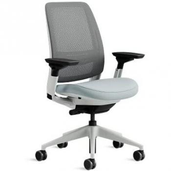 Steelcase Series 2 Silla de trabajo con respaldo de malla gris y tejido de asiento Nube tormenta