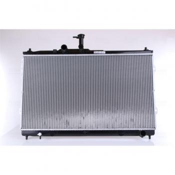 Radiador NISSENS 67095 para refrigeración del motor, con diseño optimizado para máxima eficiencia térmica, fabricado con materiales de alta calidad, compatible con diversas marcas y modelos de vehículos