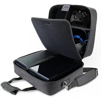 USA GEAR Funda Bolsa de Transporte de Consolas Compatible con Todos los Modelos de PS4 - Correa de Hombro Acolchada y Almacenamiento de Accesorios para Controladores, Cables y Auriculares - Negro