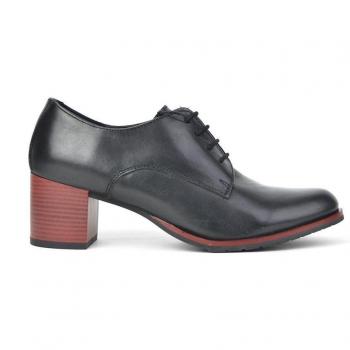 Zapatos de tacón de mujer de piel negra