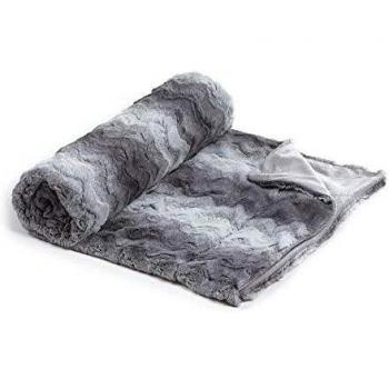 Kave Home - Manta Rosanna gris 130 x 160 cm de piel