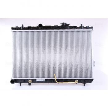 Radiador NISSENS 67493 para refrigeración del motor, diseñado para un rendimiento óptimo, fabricado con materiales de alta calidad, incluye conexiones precisas y es compatible con una amplia gama de vehículos