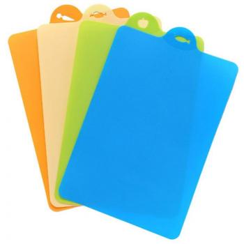 OUNONA Tablas de cortar de plástico flexible Juego de 4 antideslizante con el agujero colgante