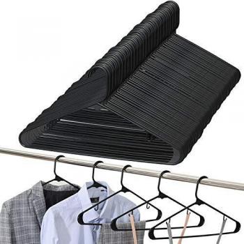 UMI. by Amazon - Perchas de Plástico, Antideslizantes y Resistentes, Perchas Estándar para Trajes, Abrigos, Pantalones, con Pequeños Ganchos para Camisolas y Vestidos De Tirantes, Negro, 60 Pcs