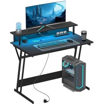Mesa Gaming Homcom 100x60 cm con Luces LED, Tomas de Corriente, Soporte para Monitor y Estantes, Negro