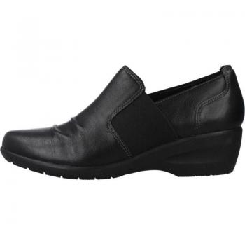 Mocasines Mujer Clarks Rosely Step, color negro, modelo cómodo y elegante, con suela de goma antideslizante, plantilla acolchada para mayor confort, diseño clásico y versátil ideal para uso diario