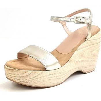 Sandalia Unisa modelo Tavares Lmt para mujer en color metal, características: diseño elegante, material de alta calidad, cómodo ajuste, tacón bajo y plantilla acolchada
