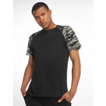 Camiseta Urban Classics - Raglan Contrast - S a 5XL - para Hombre - negro/camuflaje oscuro