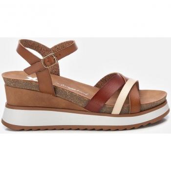 Sandalias de cuña XTI para mujer en color camel
