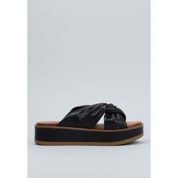 Sandalia Plana TITAN para mujer en color Negro, modelo Sandra Fontán