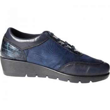 Mocasín de piel para mujer marca DOCTOR CUTILLAS en color marino modelo D`CUTILLAS 77210