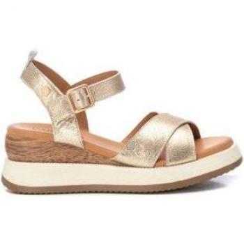 Sandalia de cuña de piel para mujer en color dorado