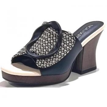Sandalia de Mujer Noa Harmon Modelo 9660-60 en color negro, material sintético, con tacón y plataforma