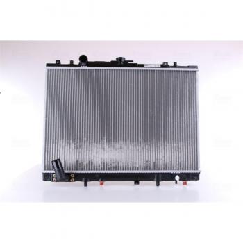 Radiador Nissens 68154 para refrigeración del motor, compatible con vehículos específicos, fabricado con materiales de alta calidad, diseño optimizado para un rendimiento eficiente, incluye conexiones y soportes necesarios para instalación