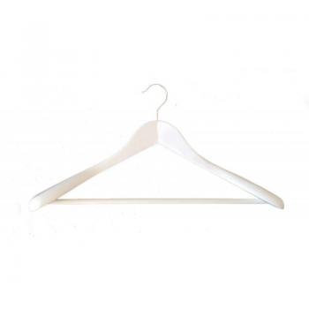Percha de madera blanca para traje