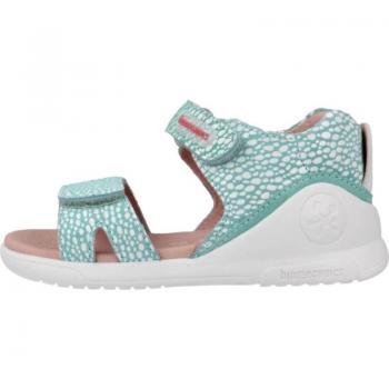 Sandalias Biomecanics para niña modelo 232162B color verde jade con escamas blancas de piel, ideales para gateo y primeros pasos