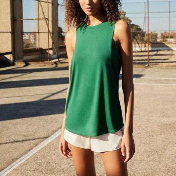 Camiseta deportiva tirantes detalle transparencias verde