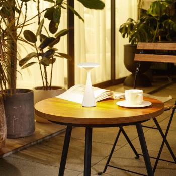 Lámpara de mesa LED recargable Evelen, blanca, IP54, regulable CCT