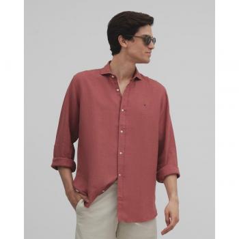 Camisa de lino slim fit en color tierra para hombre de estilo elegante