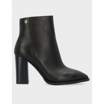 Botín Carmela 161240 para Mujer de Piel Color Negro con Tacón Bloque de 8cm y Punta Afilada Talla 41