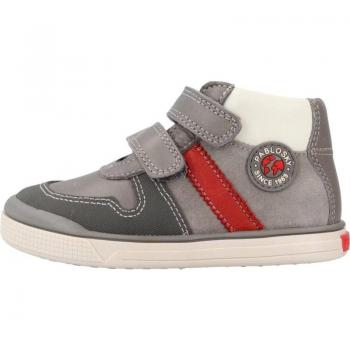 Botas de Niño Pablosky 035350P Gris, características: diseño moderno, material exterior de cuero sintético, forro textil, suela antideslizante, cierre con velcro para fácil ajuste y comodidad