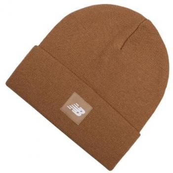 Gorro New Balance Flying Marrón Beanie con diseño moderno, tejido suave y cálido, logo de New Balance en la parte frontal, ideal para actividades al aire libre y uso diario