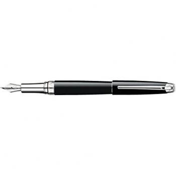 Caran d'Ache 4799782 - Pluma estilográfica con baño de oro y laca