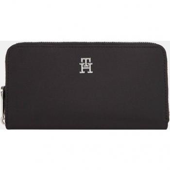 Cartera Tommy Hilfiger de nylon reciclado en negro con cremallera