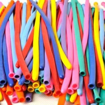 Paquete de 100 globos 260q moldeables grandes de colores variados
