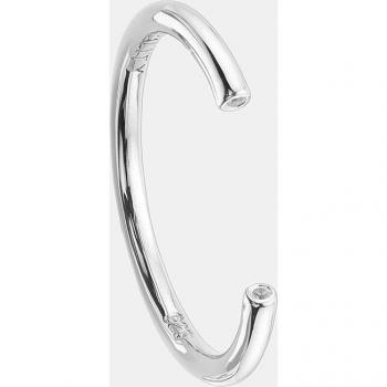 Anillo Tribeca de plata con abertura frontal y detalle de circonita