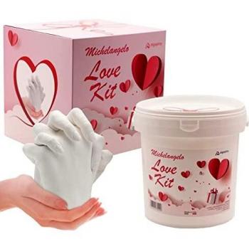 Michelangelo KIT MANOS, para crear una escultura de manos de adultos o de niños con familiares o amigos. Incluye jarra medidora de 1 litro y espátula de plástico para mezclar.