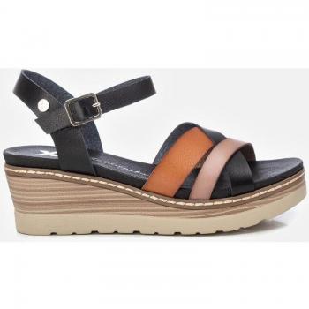 Sandalia de mujer Xti 142849 Camel con hebilla