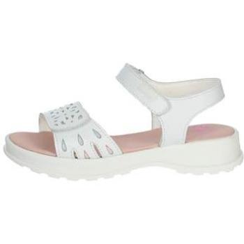 Sandalia de Piel Blanca para Niña Pablosky 417500 con Corazón - Estilo y Comodidad