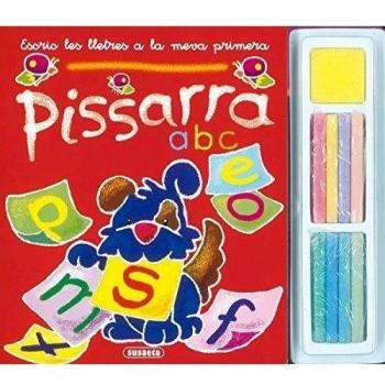 Escric les lletres a la meva primera pissarra