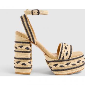 Sandalias de tacón en rafia con cierre lateral de pulsera