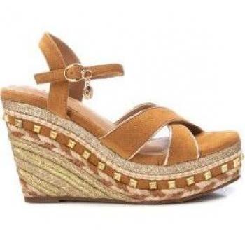 Sandalia de mujer Xti 142670 beige con hebilla