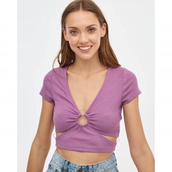Camiseta crop cut out de manga corta con escote de pico y hebilla INSIDE