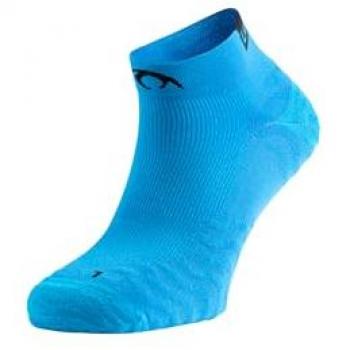 Calcetines Cortos Transpirables Lurbel Pista Two Turquesa/Negro Sin Costuras para Running (Hombre y Mujer)