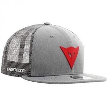 Dainese 9Fifty Trucker Snapback Cap, Gorra Visera Plana de Verano, Gris/rojo1