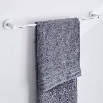 Toallero de aluminio Apollo de Kleine Wolke - Características: fabricado en aluminio, acabado plateado, diseño moderno y elegante, resistente a la corrosión, fácil de instalar, ideal para baños contemporáneos